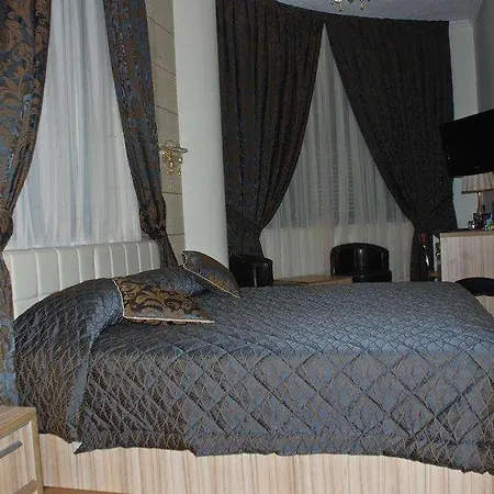 Comfort Hotell 4*