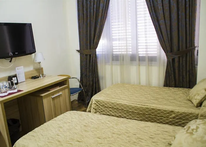 Comfort Center 4* تيرانا
