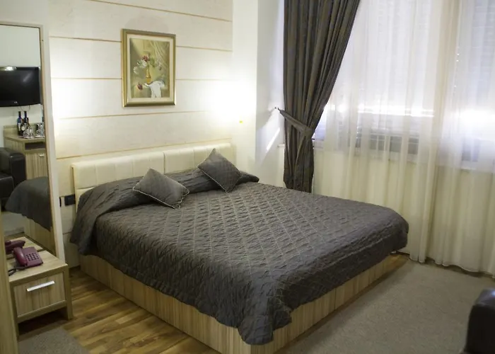 מלון Comfort Center 4*